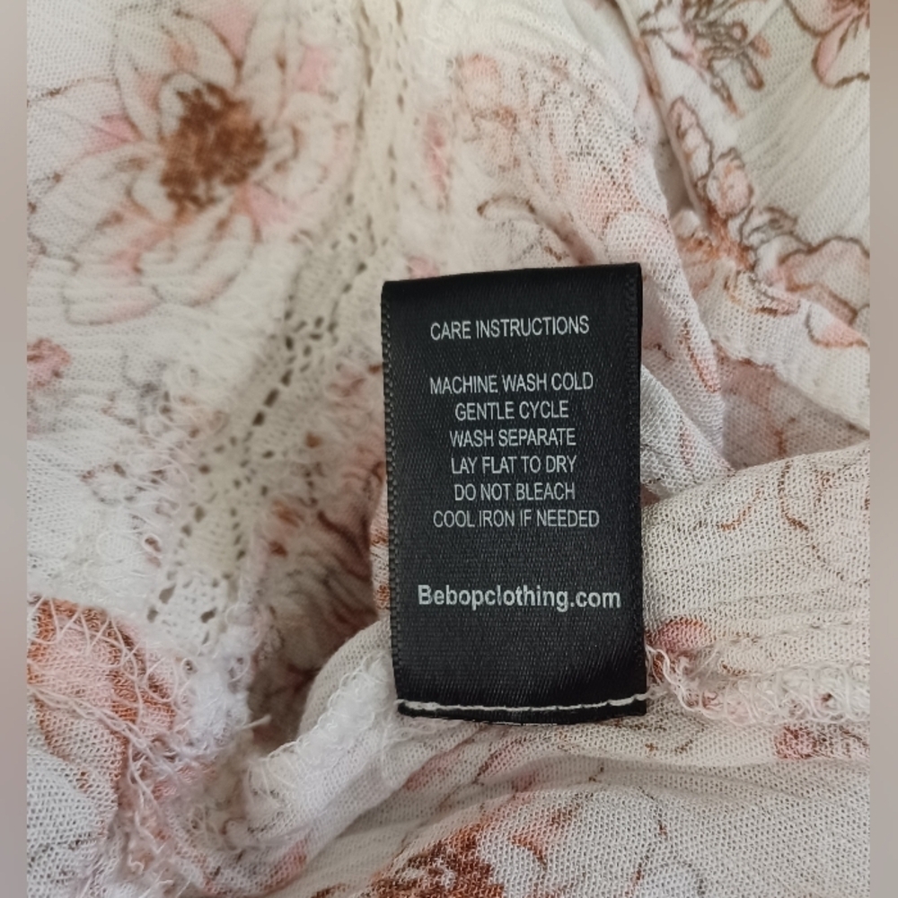 Bebop Floral Lace Trim Blouse - Picture 11 of 11